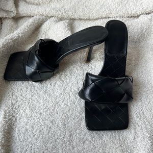 Woven Heeled Sandals 🖤